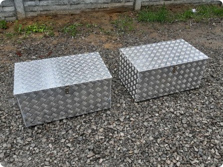 Pojemniki z blachy aluminiowej łezkowej