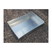 Galvanized tray with a lowered wall
