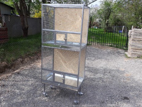 Cage aviary with trays for birds