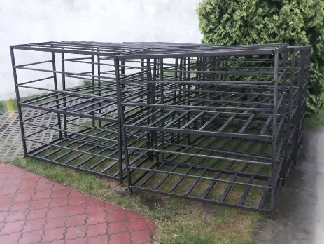 Construction of cages for gas cylinders