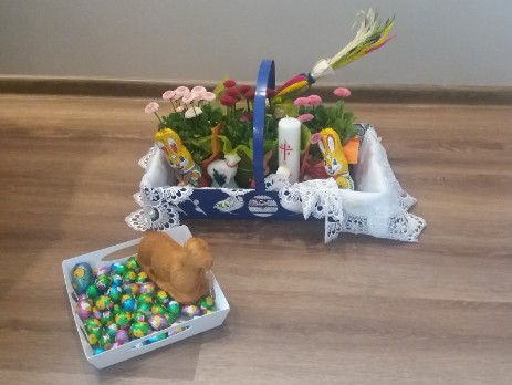 Metal Easter basket and tray