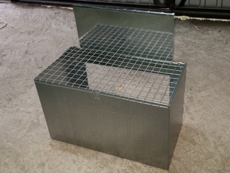 Nesting box for rabbits