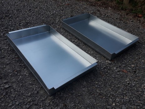 Galvanized cuvettes with side handles