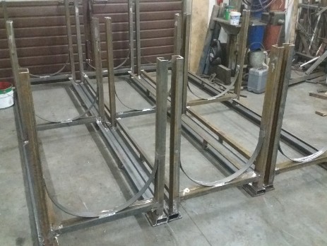 Metal pallets for transport of long elements