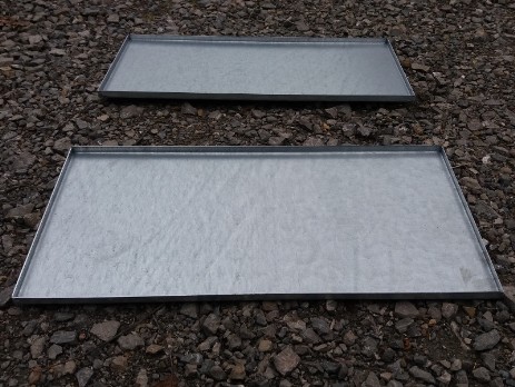 Under trays of zinc sheet