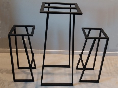 Table and bar stools - bar set