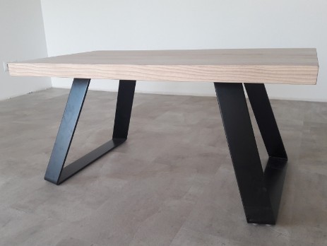 Table on legs at an angle