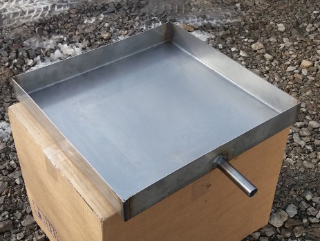 Stainless steel tray with drain