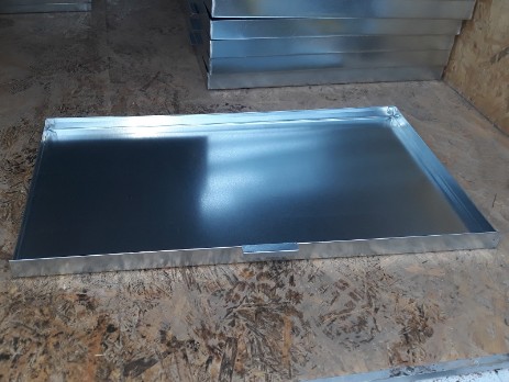 Galvanized tray with handle and higher edge
