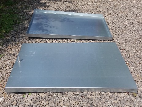 Galvanized trays with drain