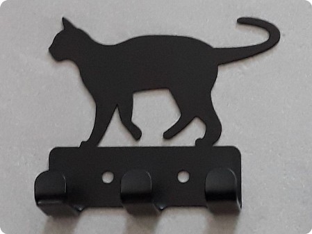 Mały metalowy wieszak kot czarny